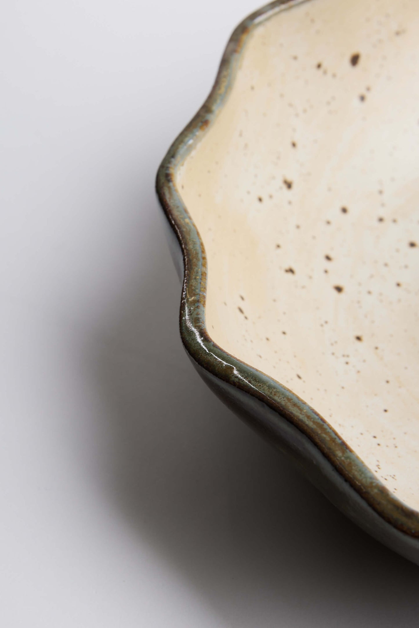 Magnolia Lane Ruffled Edge Salad Bowl