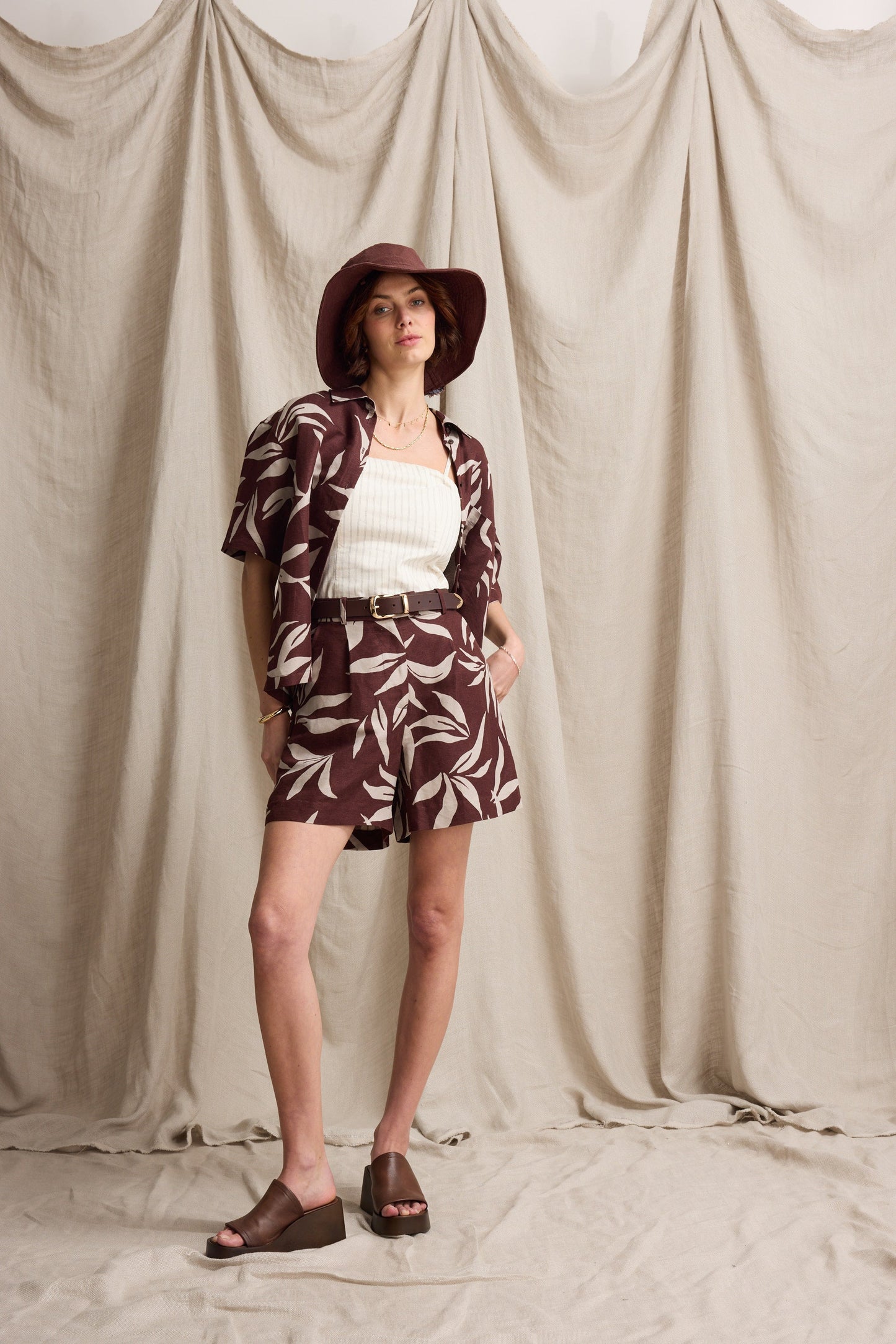 Claire Linen Blend Pleated Short